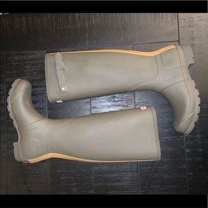 Green & mustard yellow Hunter boots